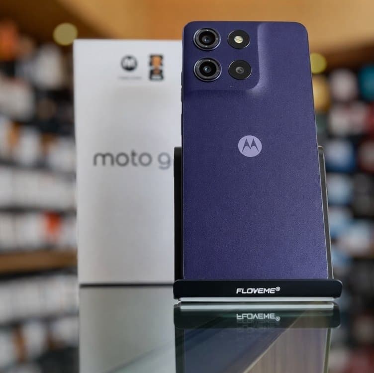 Smartphone Motorola Moto G17 4G - 256GB 12GB (4GB RAM + 8GB RAM Boost) camera 50MP Sony Lytia 600, tela FHD+ 60hz, bateria 5200 mAh - Roxo