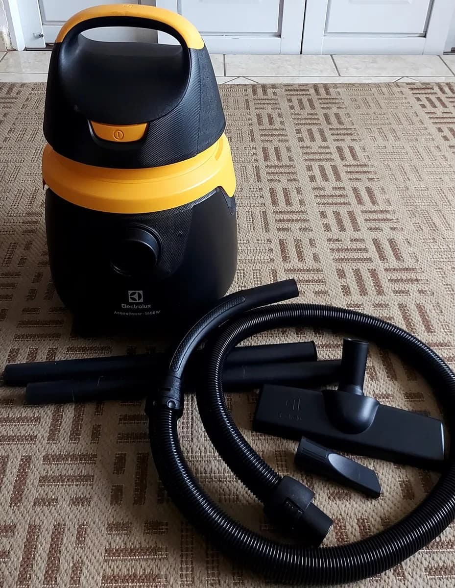 Aspirador de Pó e Água Electrolux 1400W 18 Litros